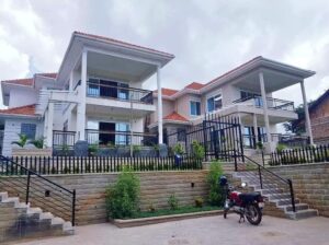 Muyenga gated 4 bedrooms villa for rent